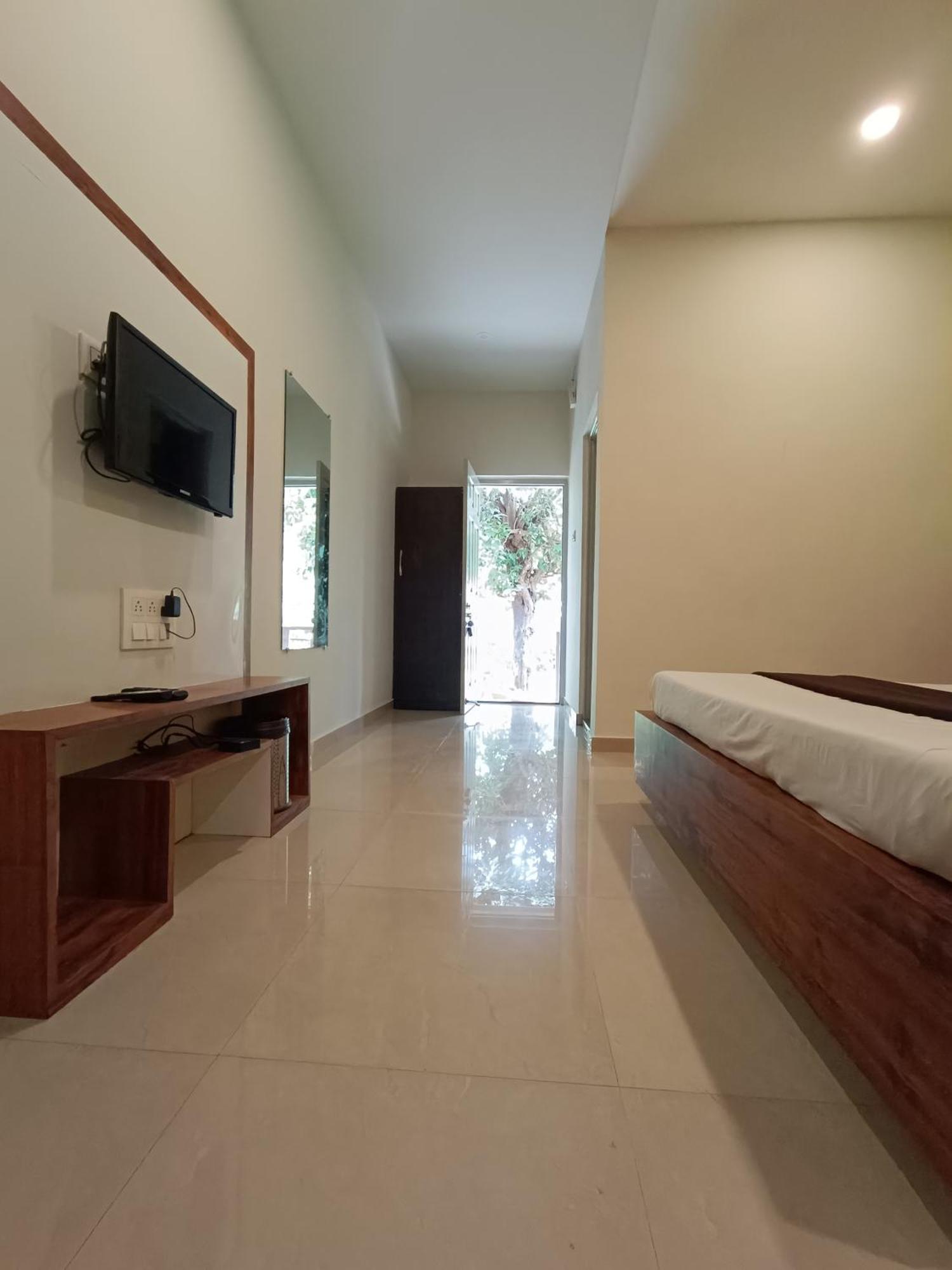 Serenity Resort Panhala Luaran gambar